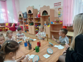 Путешествие в страну зеркал Путешествие в страну зеркал.